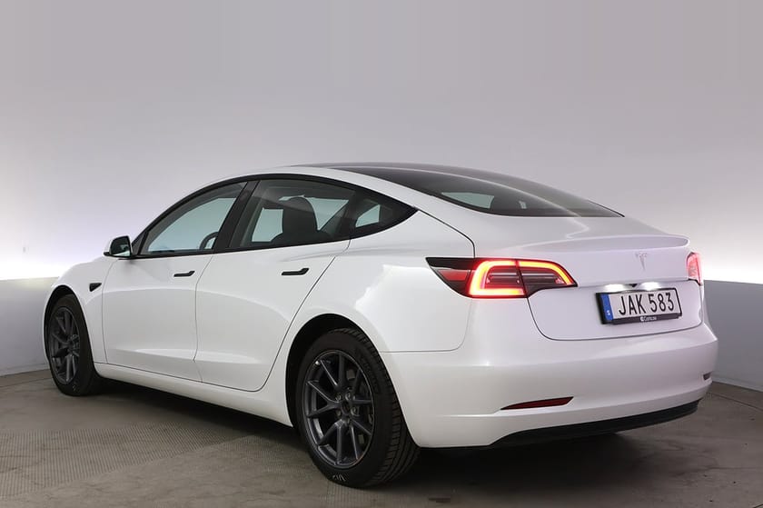Bild 4 av Tesla Model 3 Standard Range Refresh AP Pano V-hjul