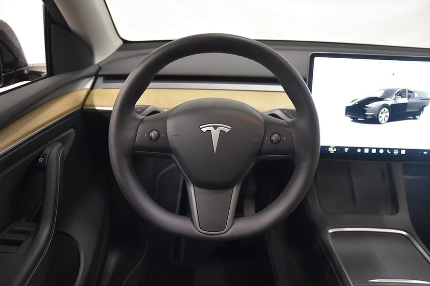Bild 2 av Tesla Model Y Standard Range RWD Autopilot Pano Navi Moms Dragkrok