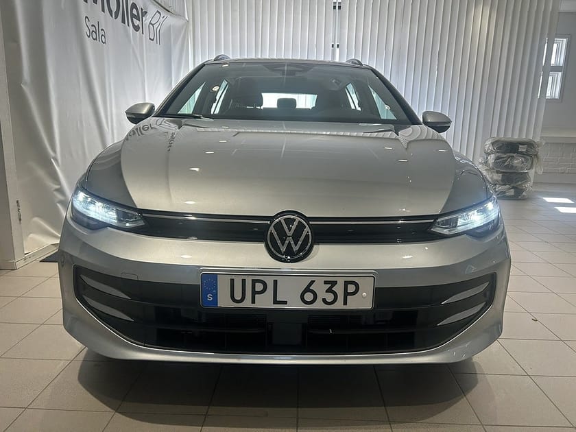 Bild 2 av Volkswagen Golf Sportscombi Sportsvan SC 1.5 eTsi 150hk Dragkrok|B-Kamera