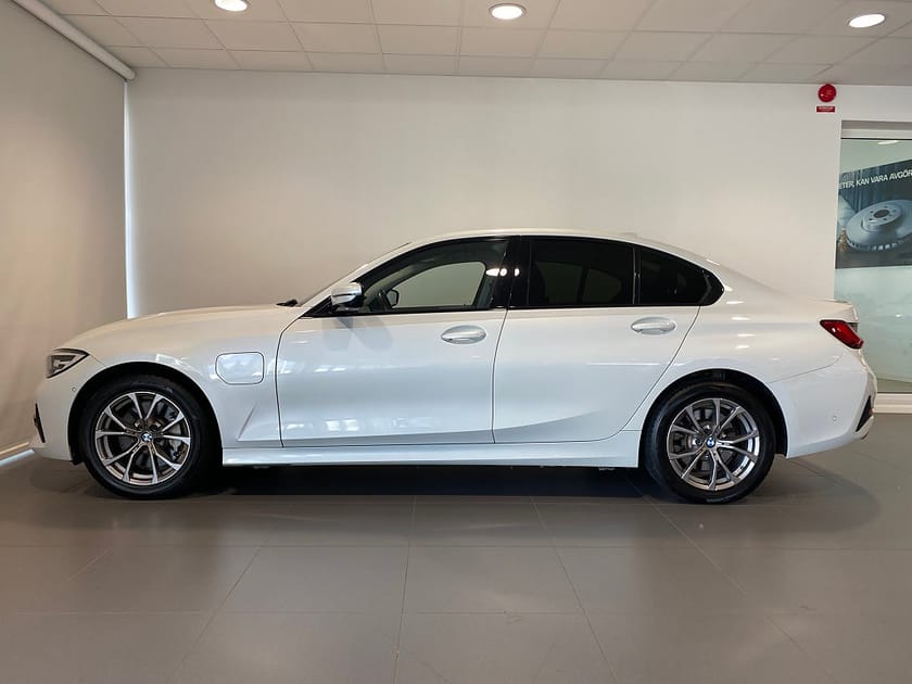 Bild 2 av BMW 330e Sedan
