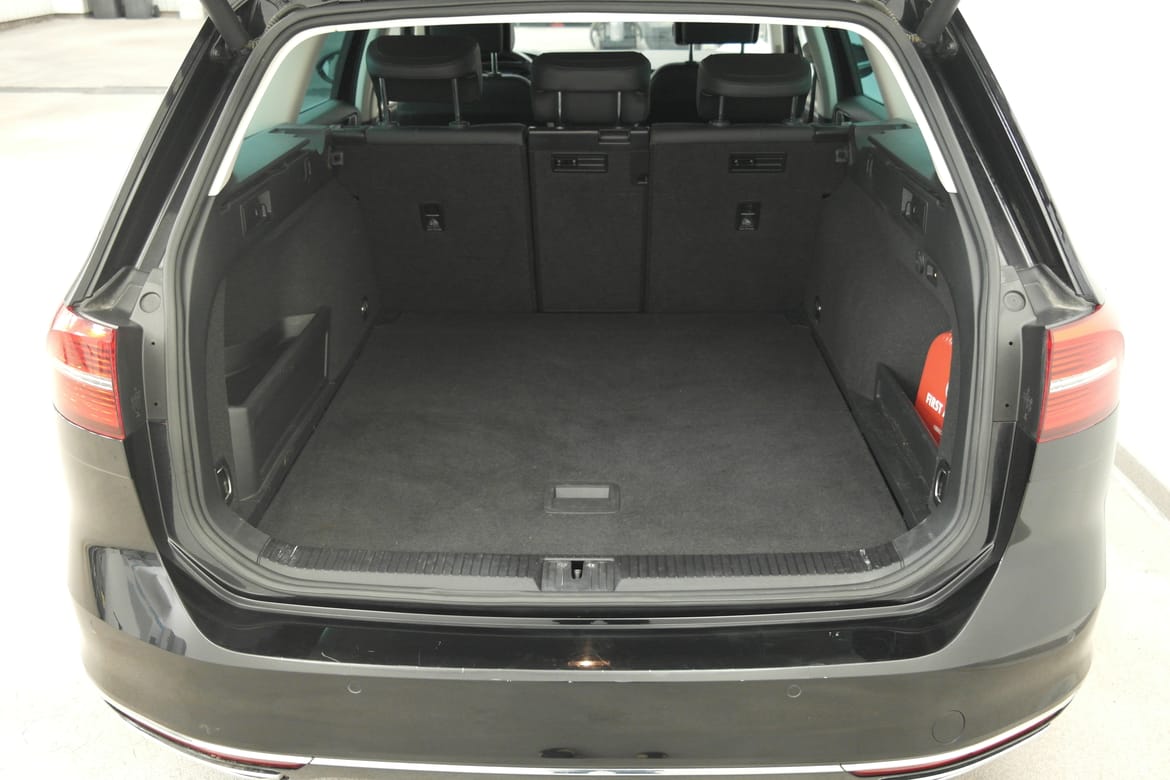 Volkswagen Passat 2018 - miniatyr 18