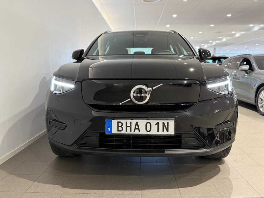 Bild 2 av Volvo XC40 Recharge Core / Farthållare / Navigation / Sensorer / Backkamera / 10 000 tillbehör /