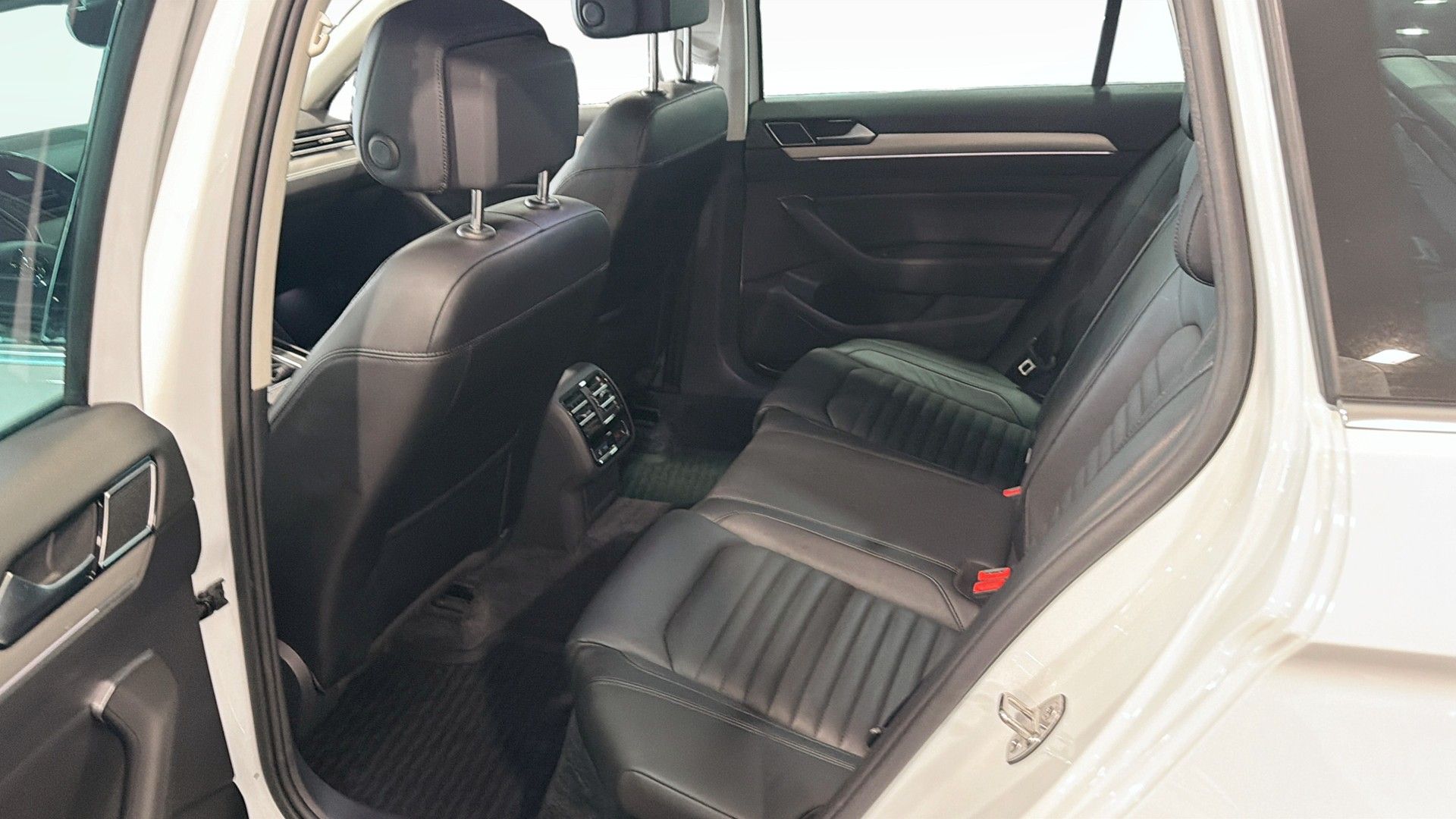 Volkswagen Passat 2017, bild 6/10