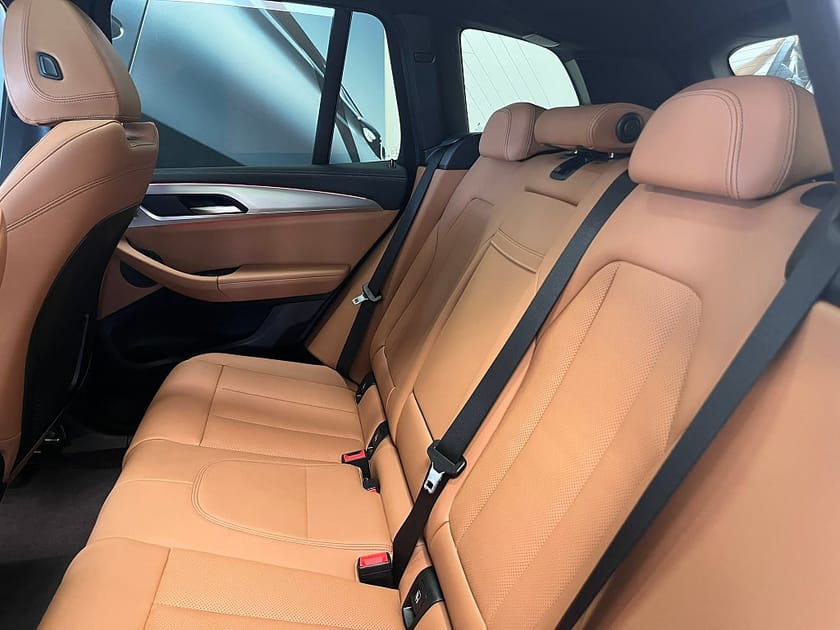 Bild 5 av BMW iX3 Backkamera Adaptiv farthållare