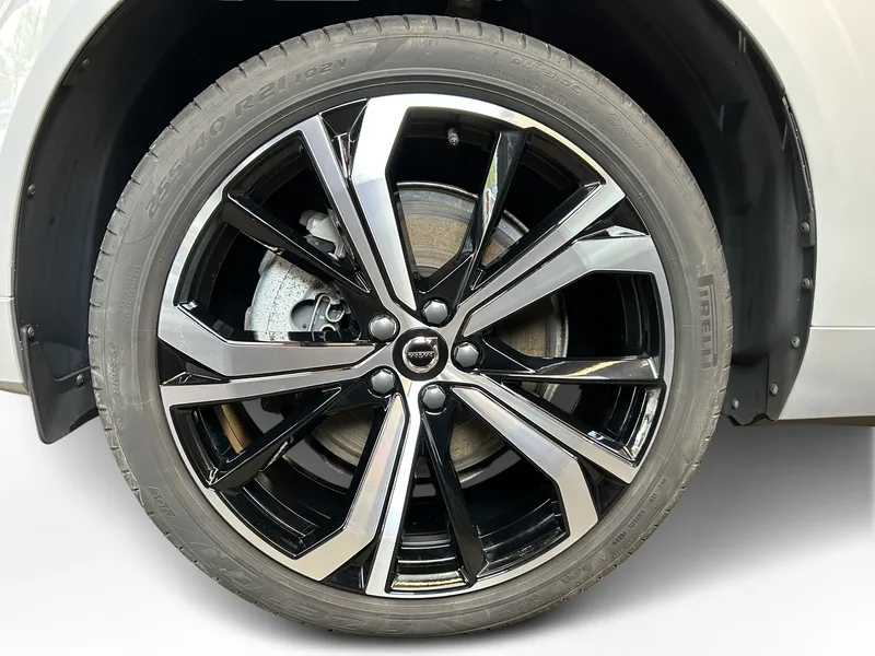 Bild 9 av 17 – Volvo XC60 T6 Ultra Dark