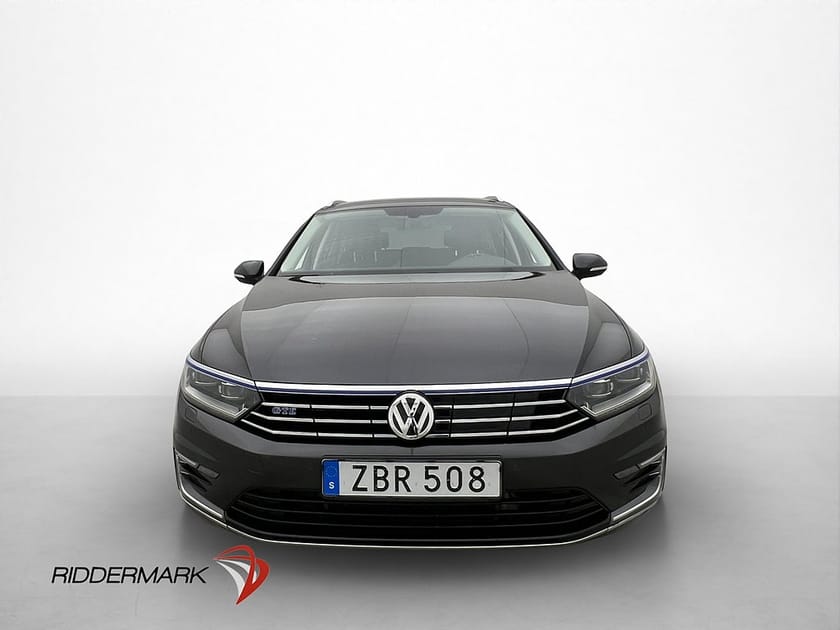 Bild 2 av Volkswagen Passat Variant GTE 218hk Cockpit Kamera Halvskinn Drag