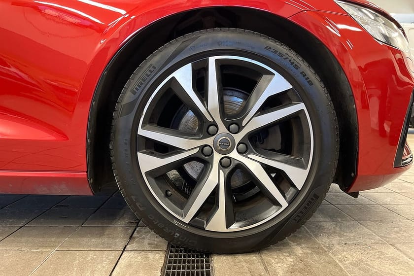 Bild 5 av Volvo V60 D4 R-Design / Panorama / Keyless / B-Kamera / Skinn