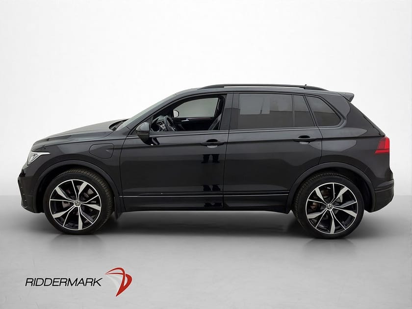 Bild 4 av Volkswagen Tiguan eHybrid R-Line Drag Pano Kamera Cockpit