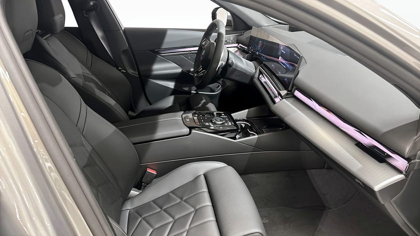 Bild 3 av BMW 530e xDrive Touring Bowers & Wilkins HuD Navi