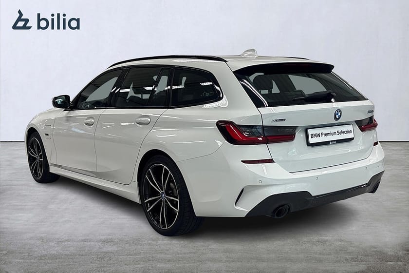 Bild 2 av BMW 330e xDrive Touring M-Sport | Rattv. | Drag | HiFi | 19"