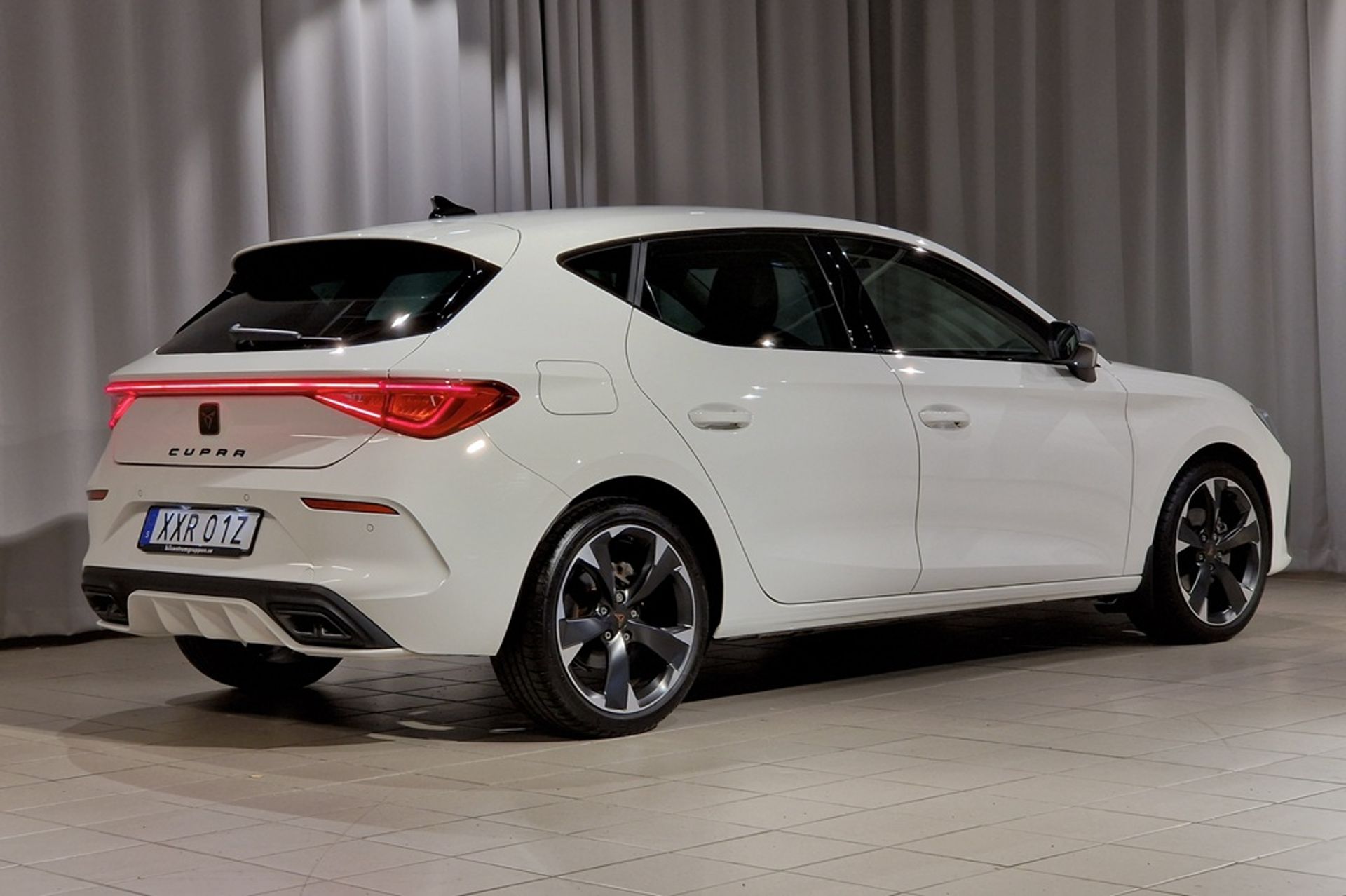 Cupra Leon 1.5 eTSI 2024, photo 4/10