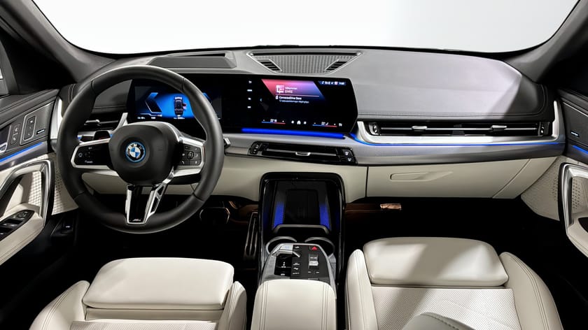 Bild 4 av BMW iX1 xDrive30 M Sport Business HUD 360 H&K DAP