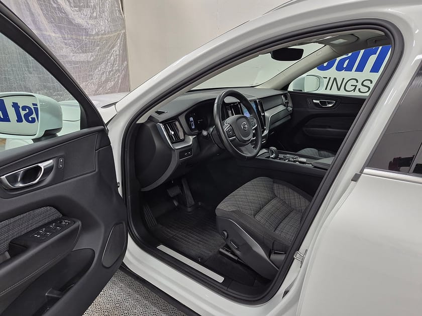 Bild 1 av Volvo XC60 Recharge Core Bright plug in AWD 350HK 4x4 Panorama