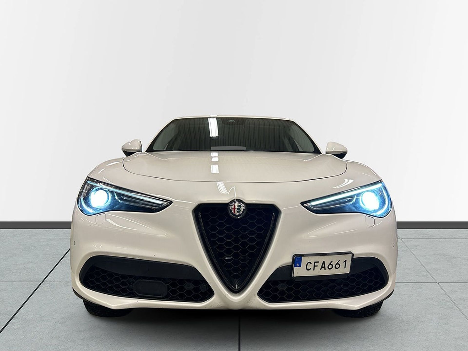 Alfa Romeo Stelvio 2017, bild 2/10