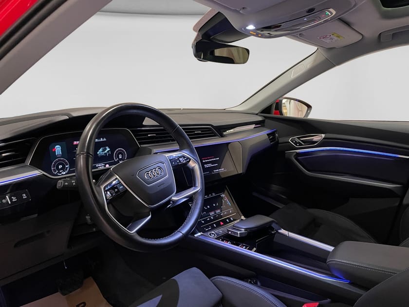 Bild 4 av Audi Q8 55 e-tron quattro / Selection / Svart optik / Pano