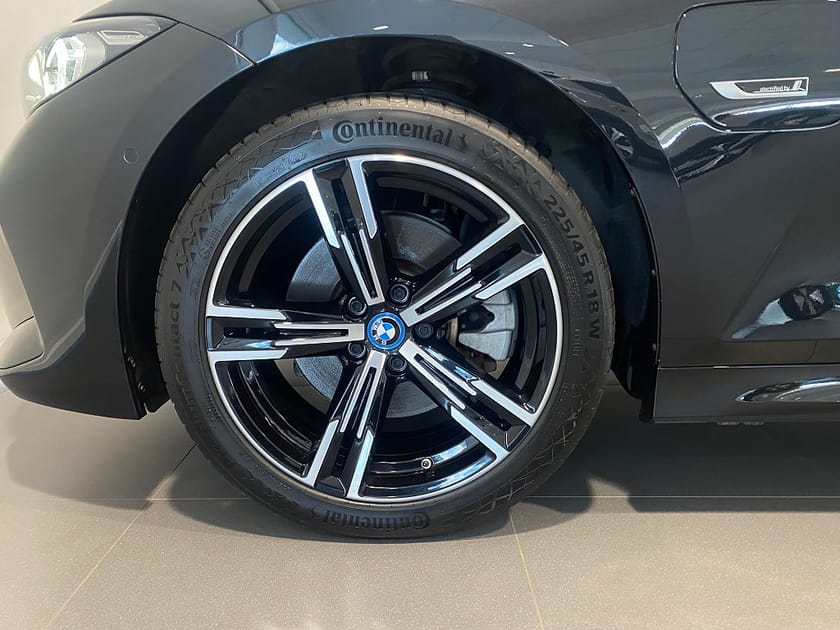 Bild 3 av BMW 330e xDrive Touring
