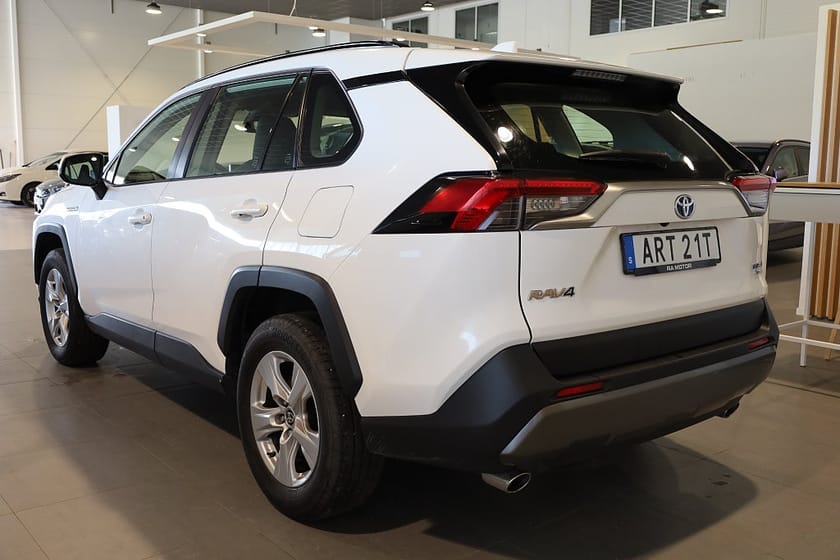 Bild 3 av Toyota RAV4 Hybrid AWD-i E-CVT Active Kamera Rattvärme Keyless