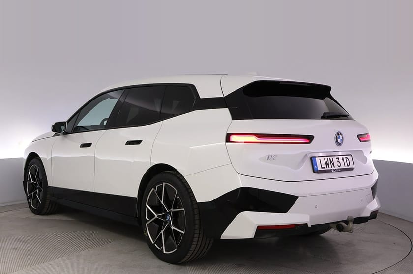 Bild 4 av BMW iX xDrive50 Sport Laser 360 HUD H/K Massage Drag
