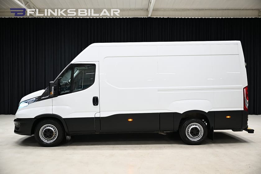 Bild 2 av Iveco Daily 35-140 Van 136HK Automat|LED|Drag|Värmare|3.5ton-drag|EnÄgare|Moms