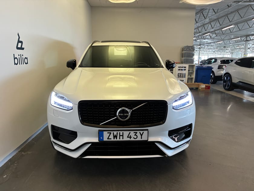 Bild 2 av Volvo XC90 B5 AWD Diesel Ultimate Dark / 360 Kamera / Dragkrok / Keyless / Bowers&Wilkins / Luftfjädring /