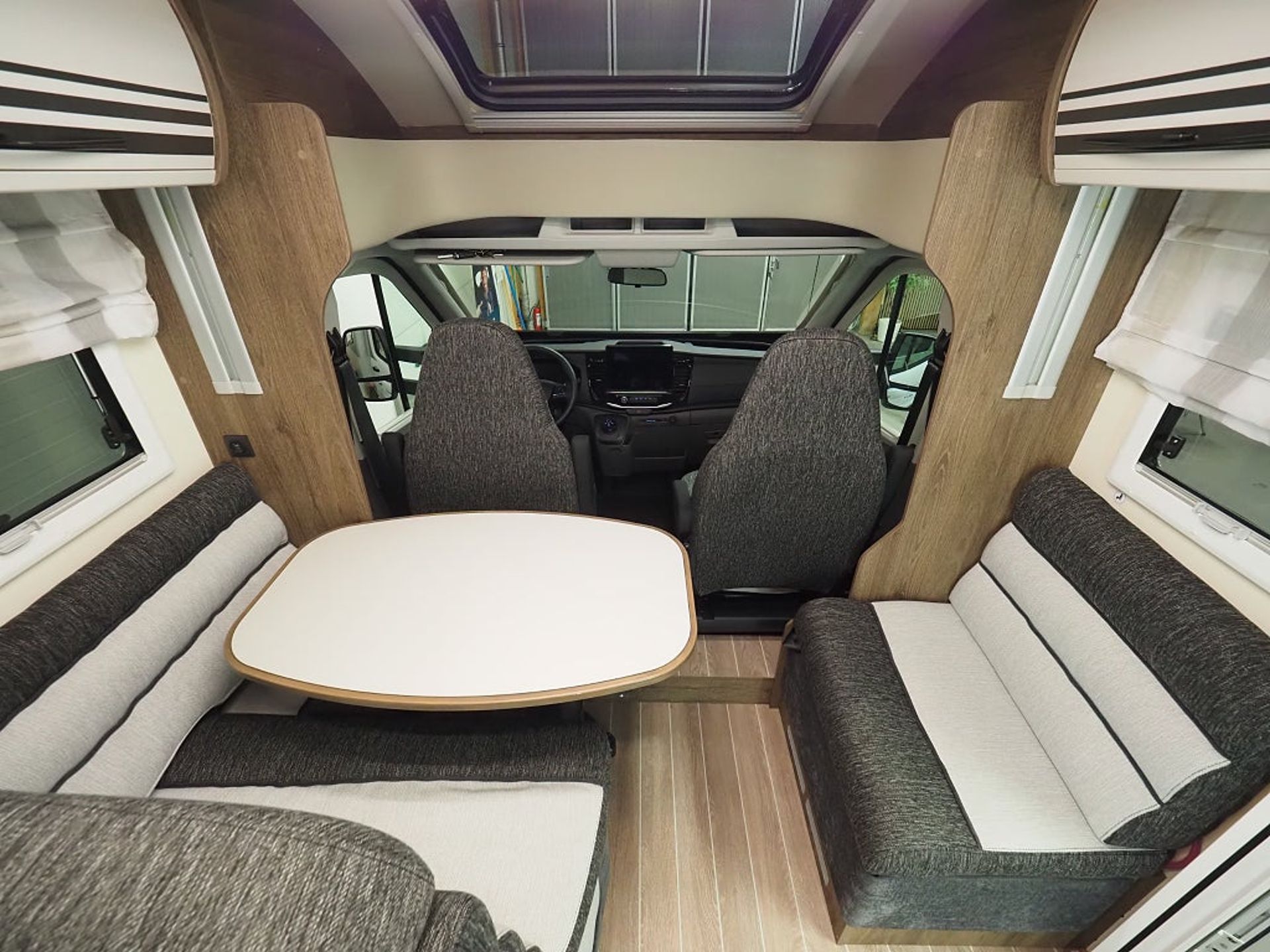 Caravans International Campervan Ford 2025, photo 6/10