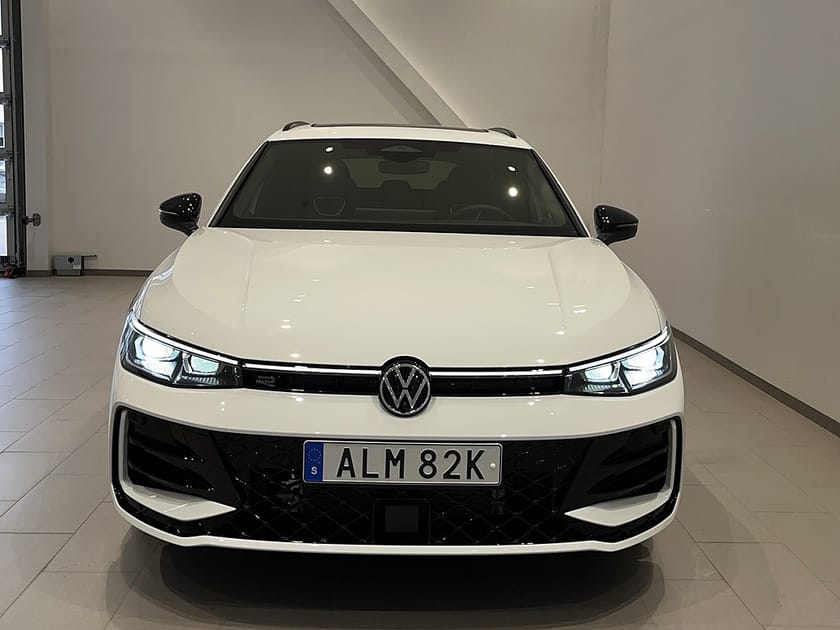 Bild 2 av Volkswagen Passat Variant eHybrid 272 DSG6 R-LINE