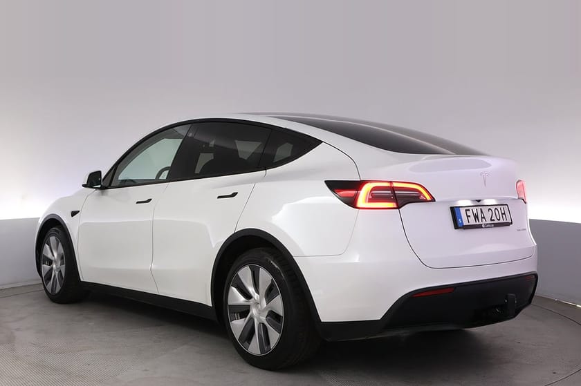 Bild 4 av Tesla Model Y Long Range AWD Autopilot Panorama Drag