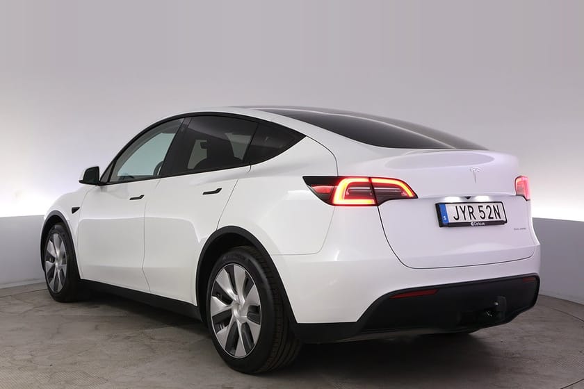 Bild 4 av Tesla Model Y Long Range AWD Autopilot Pano Drag