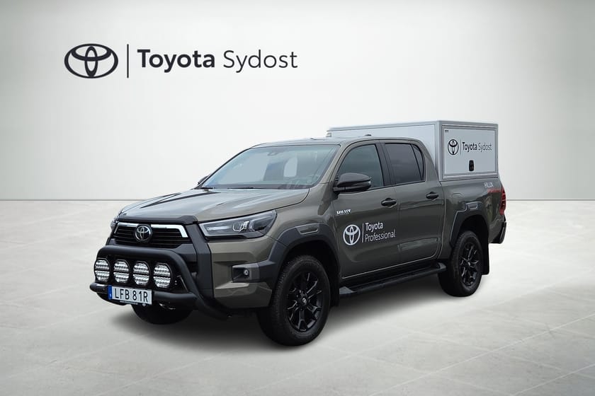 Bild 1 av Toyota Hilux Dubbelhytt 2,8 MHEV D-Cab Invincible (arbetskåpa, båge)