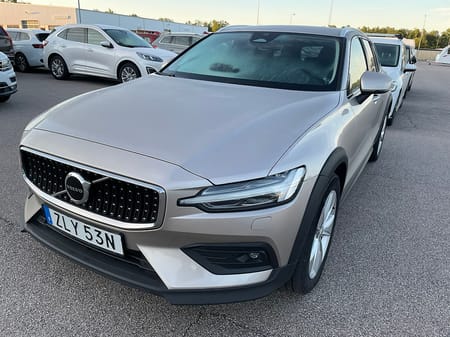 Volvo V60 Cross Country B4 MILDHYBRID AWD 197HK Core