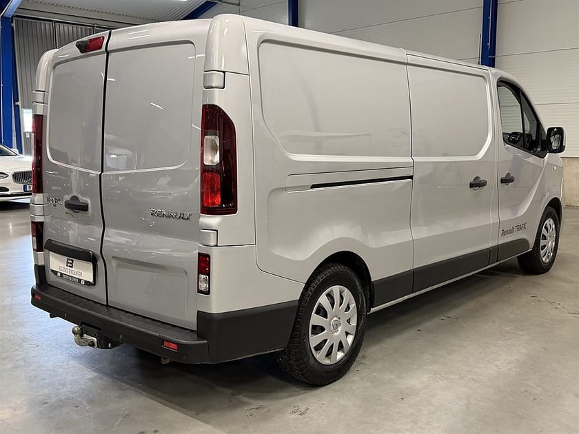 Bild 4 av Renault Trafic Skåpbil 2.0 dCi 145 HK EDC / Dubbla S-dörrar / Drag /
