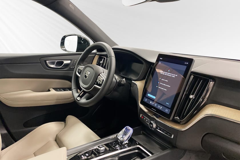 Bild 5 av Volvo XC60 T6 Plus Dark Nordic Edition, Drag, 360 Kamera, H&K, Panorama tak