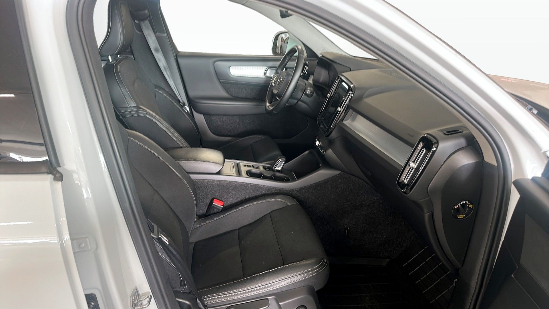 Volvo XC40 D4 AWD Momentum Värmare 2019, bild 3/9