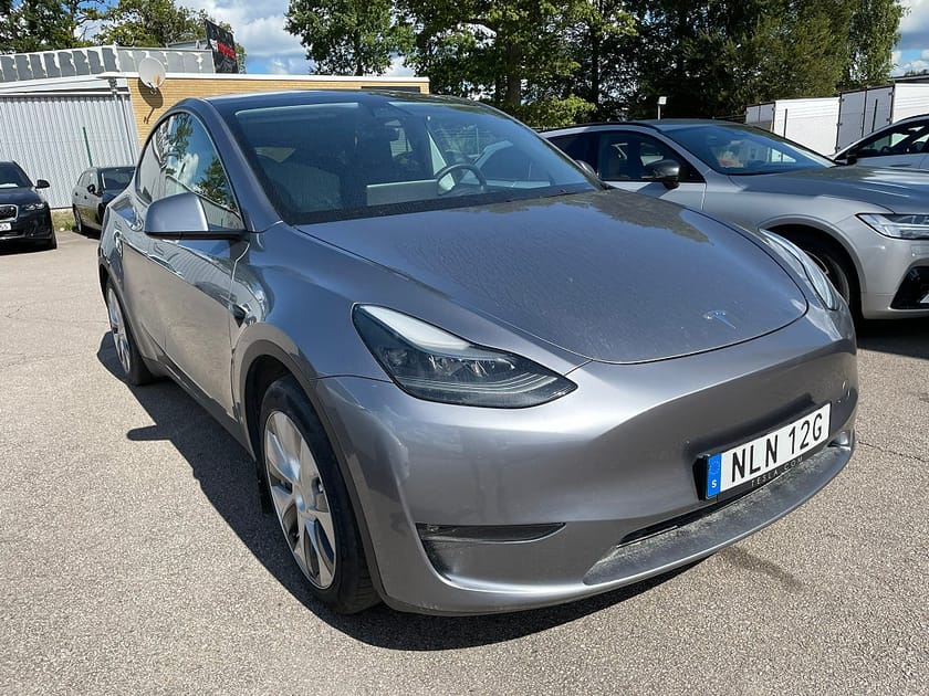 Bild 2 av Tesla Model Y Long Range AWD 514HK 4x4 Panorama Läder