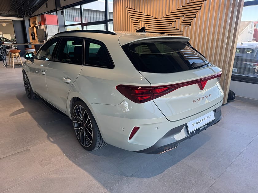 Bild 4 av CUPRA Leon Sportstourer e-Hybrid SP 204hk Dragkrok, Sennheiser, Demobil