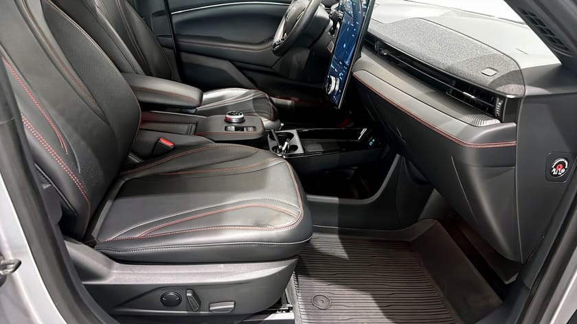Bild 3 av Ford Mustang Mach-E Standard Range AWD 269hk