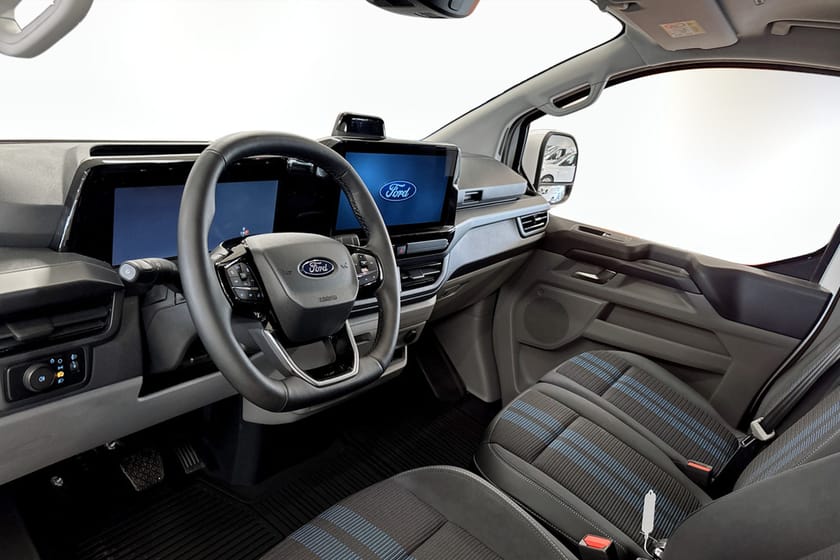 Bild 4 av Ford Transit Custom 82.5 kWh AWD E-Custom Skåp Sport 340L Elmotor 160kW/218hk 1-växlad El