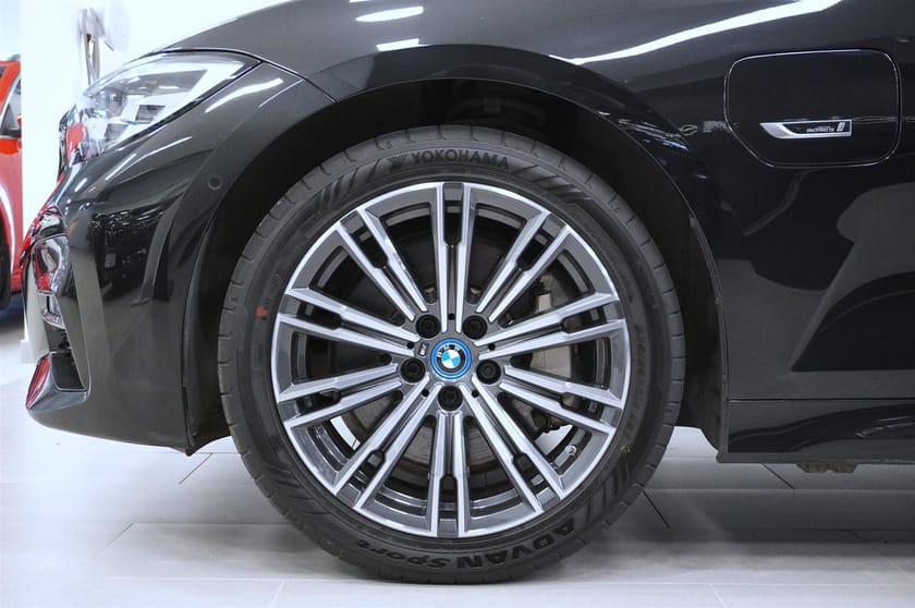 Bild 2 av BMW 330e xDrive Touring M Sport Drag Aktiv Fartpilot HiFi