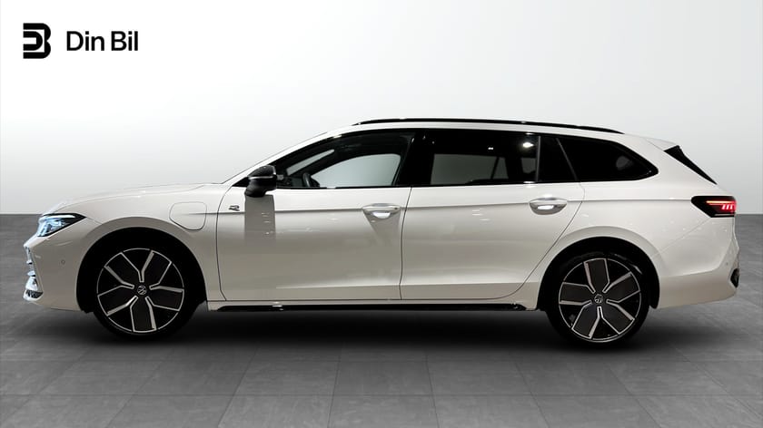 Bild 2 av Volkswagen Passat Variant eHybrid DSG R-line Blackstyle Drag/Panorama/Dcc