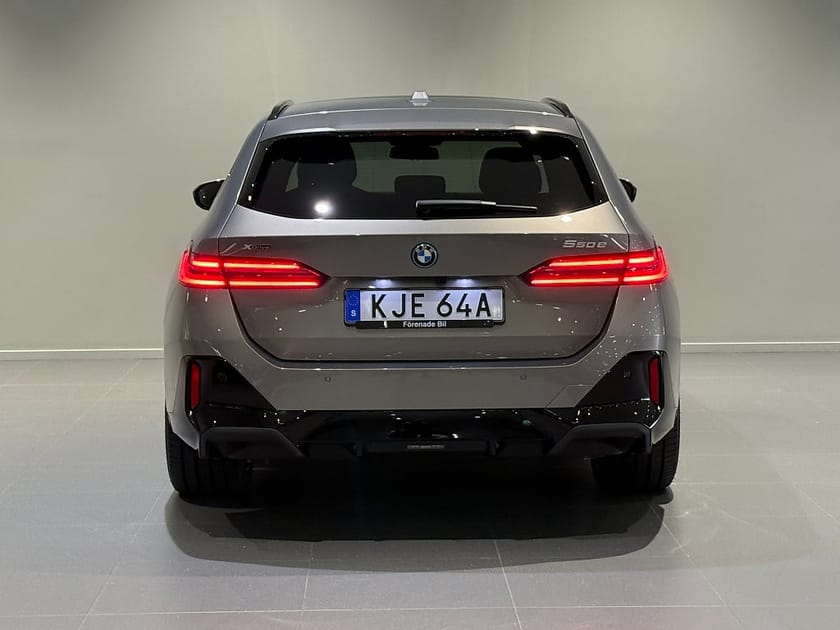 Bild 4 av BMW 550e xDrive Touring M Sport Pro Innovation Drag B&W 20"