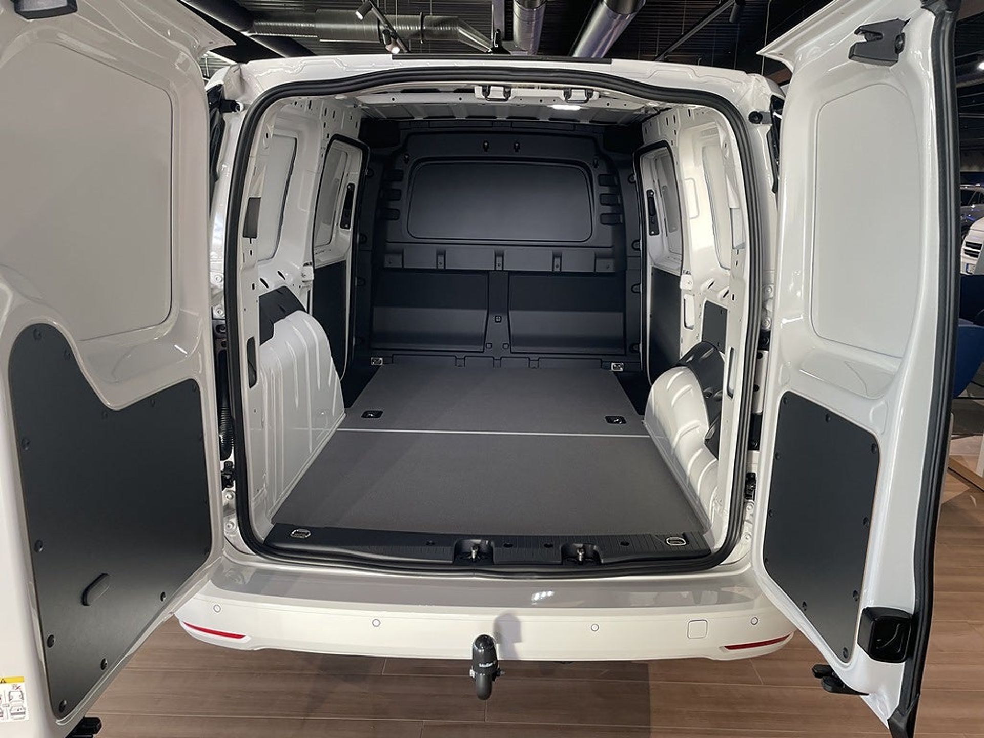 Volkswagen Caddy Cargo MAXI HJULBAS 2026, bild 7/10