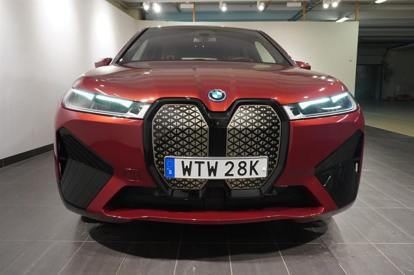 Bild 2 av BMW iX xDrive50 Sport Exclusive B W Sky Lounge Soft Close Laser DAP Drag BSI