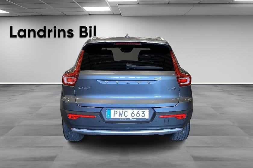 Bild 5 av Volvo XC40 D4 AWD Momentum *aut* 360-kamera* helskinn*drag*