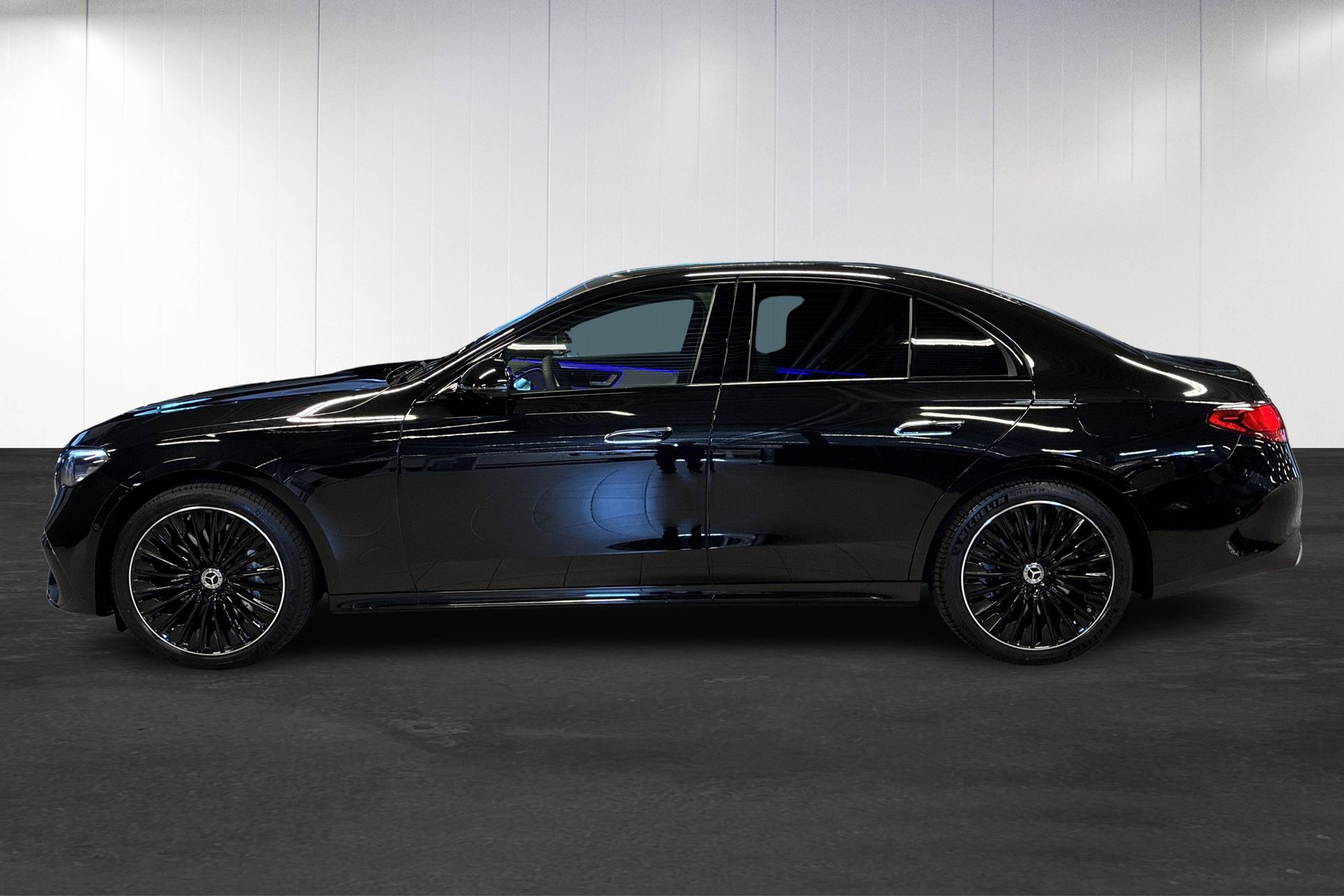Mercedes-Benz E 300 DE 4M 9G-Tronic 2026, photo 7/24