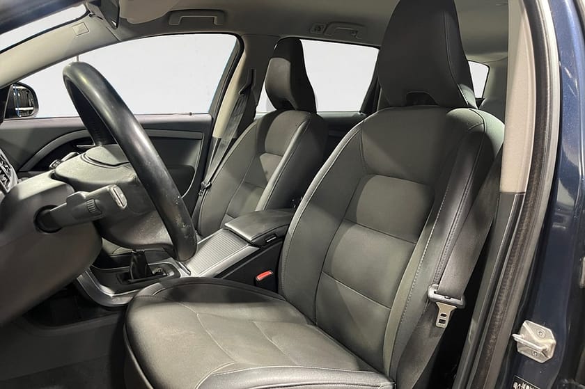 Bild 3 av Volvo V70 T4 180 HK KINETIC P-VÄRM BLUETOOTH 15700MIL KAMREM BYTT