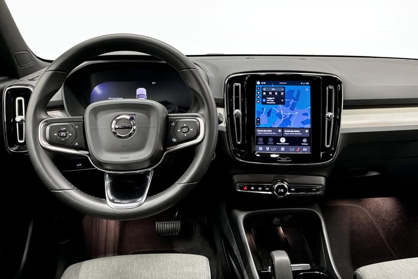 Bild 4 av Volvo XC40 B3 FWD Bensin Plus Dark