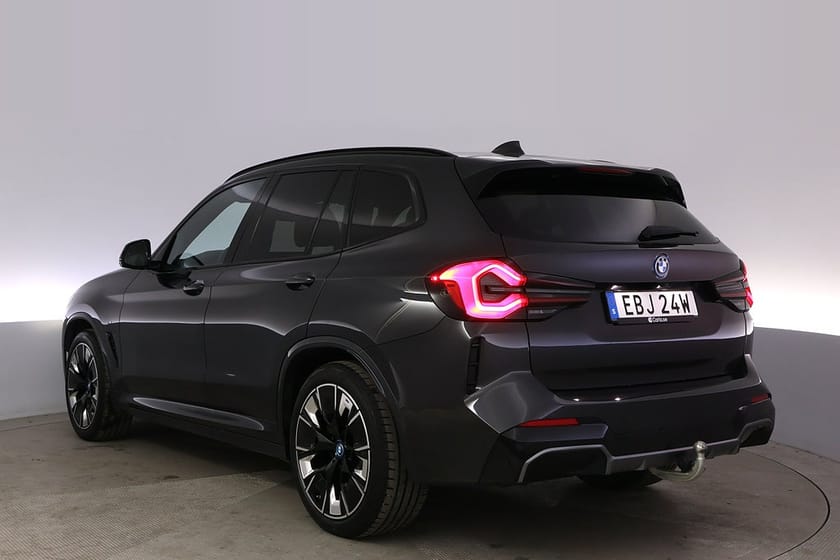 Bild 4 av BMW iX3 M-Sport Charged Plus Pano HUD H/K 360 Elstol Drag