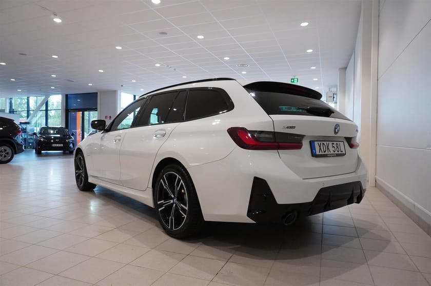 Bild 4 av BMW 330e xDrive Touring M-Sport Drag HiFi