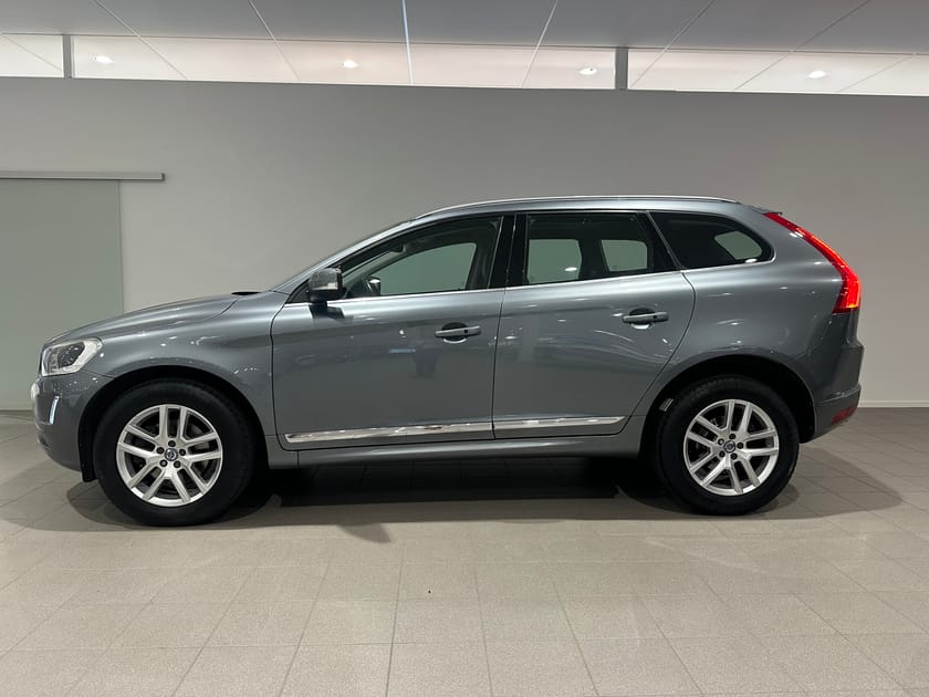 Bild 3 av Volvo XC60 D4 AWD Classic Summum / Backkamera / Panoramatak / Skinn / Dragkrok /