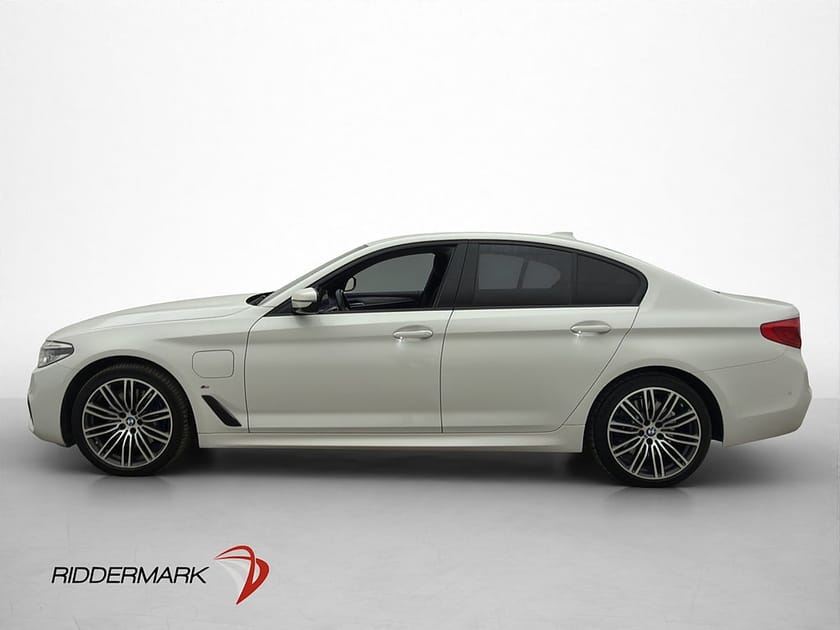 Bild 3 av BMW 530e iPerformance Sedan M Sport Cockpit HiFi Kamera Navi Ambient Rattvärme